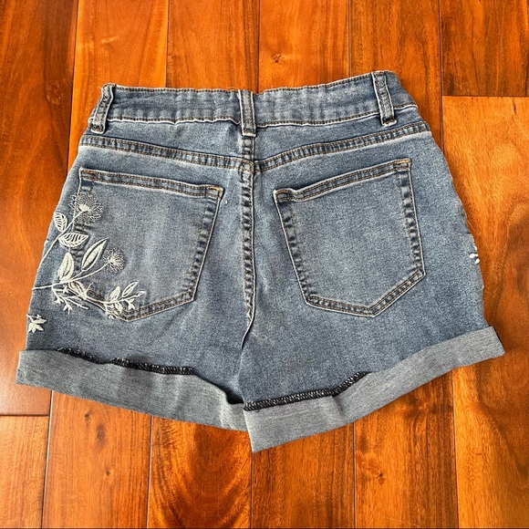 Floral shorts - Picture 2 of 3